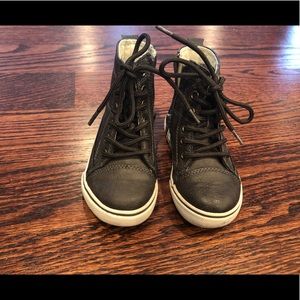 Toddler size 7 brown shoes